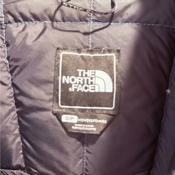 North Face 600 Down Puffer
Classic Cold Weather Fall/Winter
Cozy Navy Jacket - Picture 8 of 8